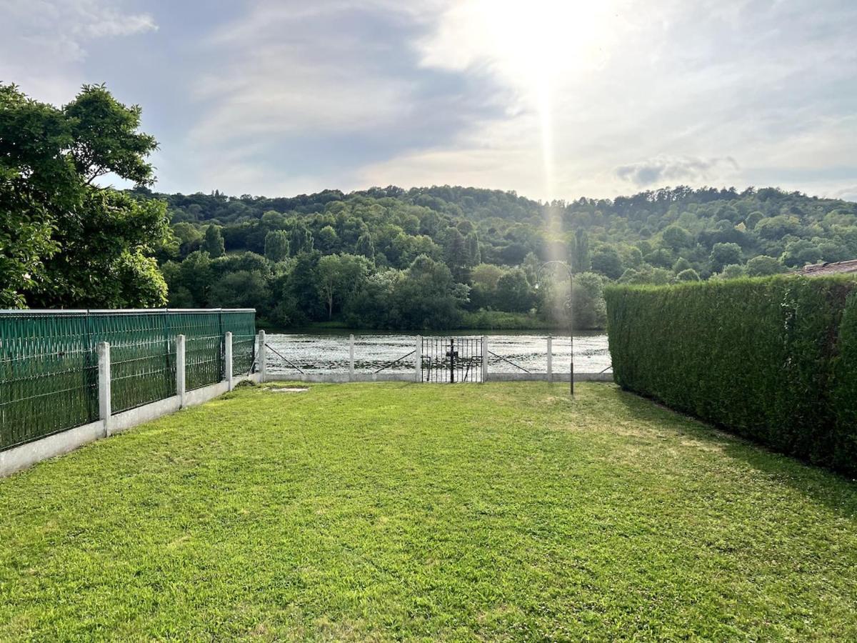 Charmant Chalet En Bord De Seine Saint-Pierre-du-Vauvray Exteriör bild