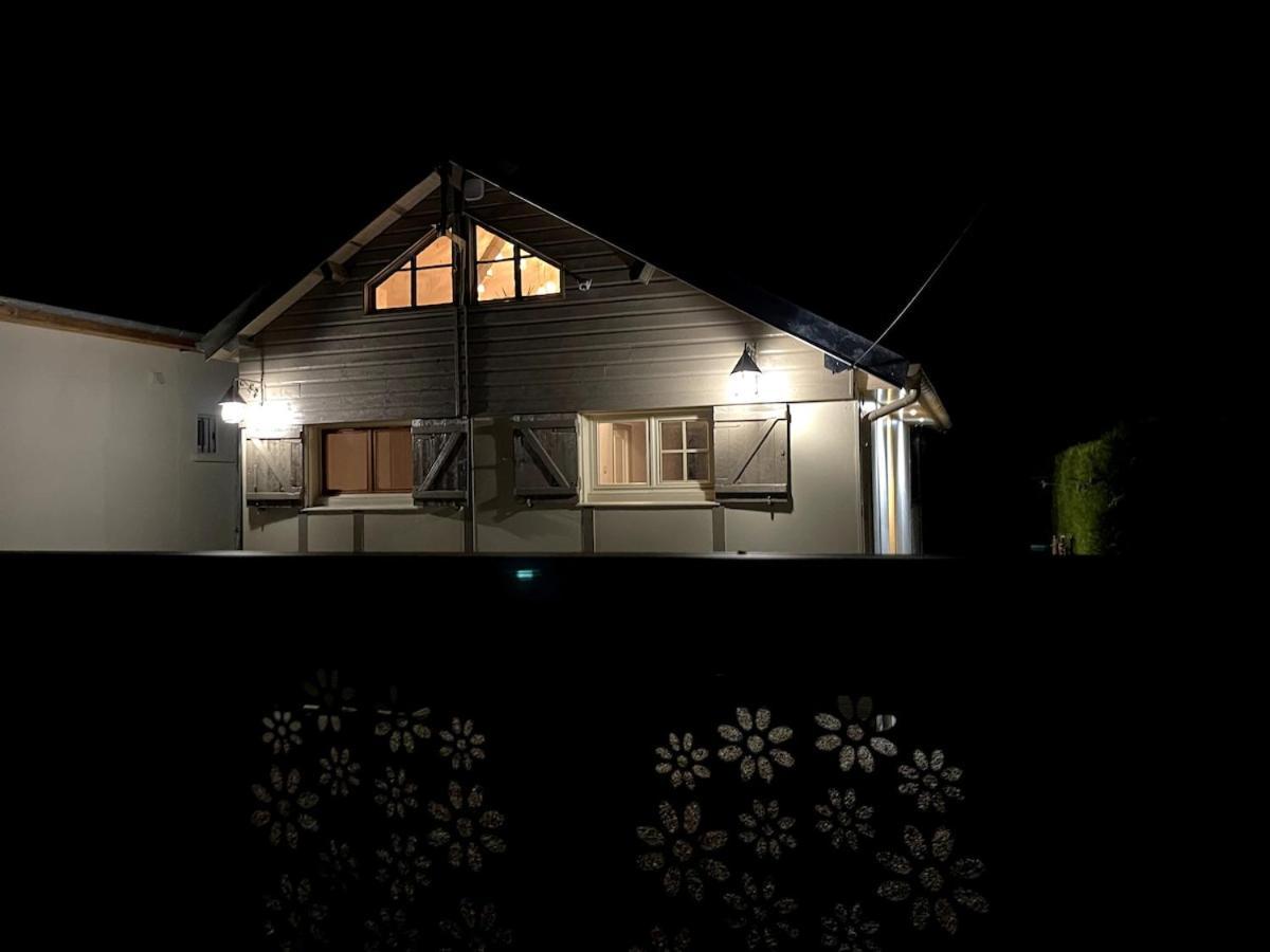 Charmant Chalet En Bord De Seine Saint-Pierre-du-Vauvray Exteriör bild